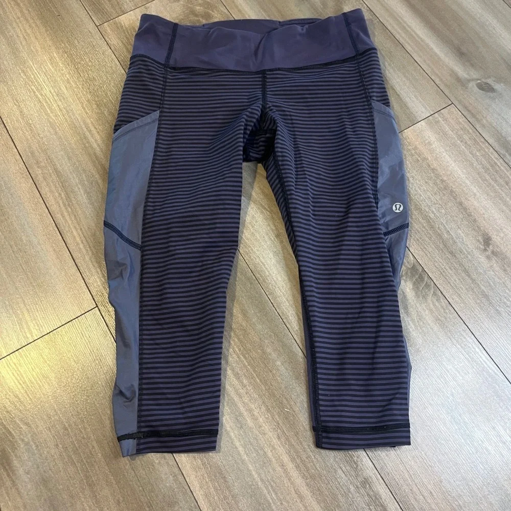 Lululemon Striped Crop Leggings Women's Size 6 Purple Athletic Pants Bin H-44‎